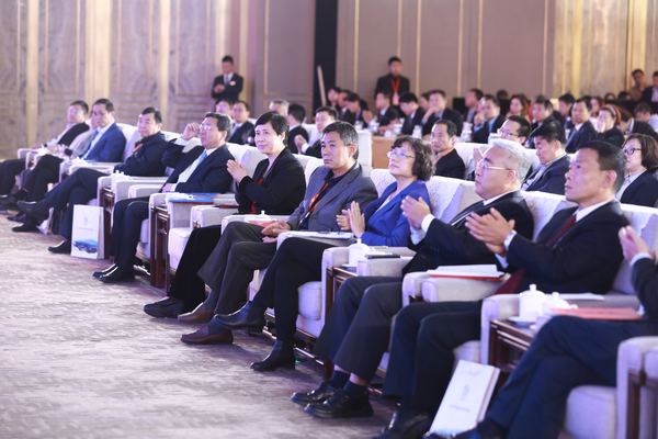 4.市委办局百强联席会议单位负责人出席发布会.jpg