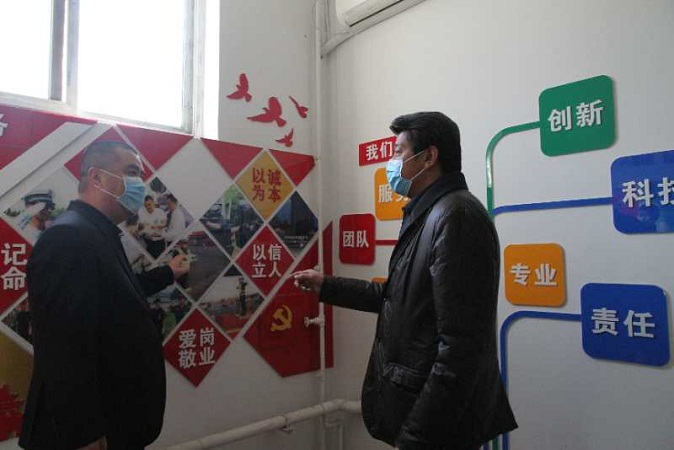 书记走访戎威远1.jpg