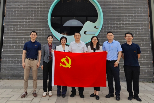 合影1_正文.jpg